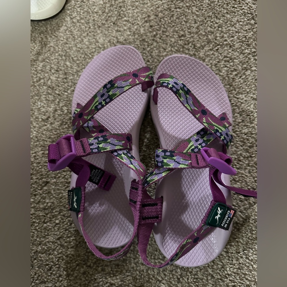 Women’s Chacos Size 8